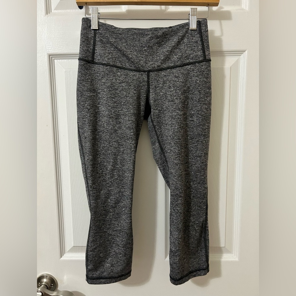 Patagonia women’s gray cropped leggings XS